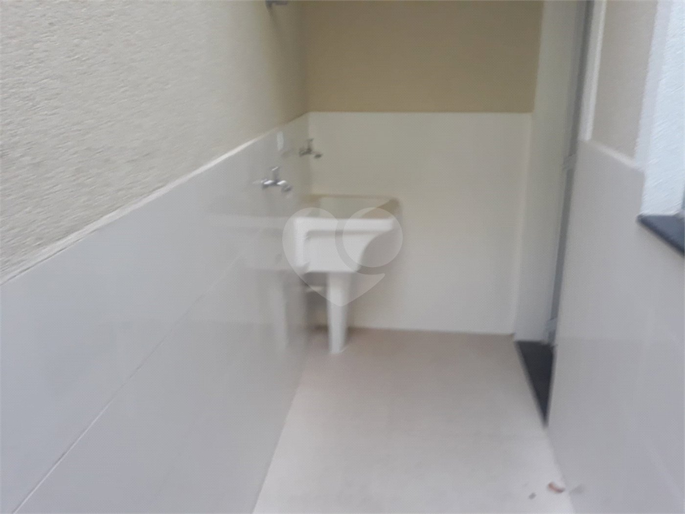 Casa à venda com 2 suítes no condomínio Casa de Pedra, São Paulo - SP