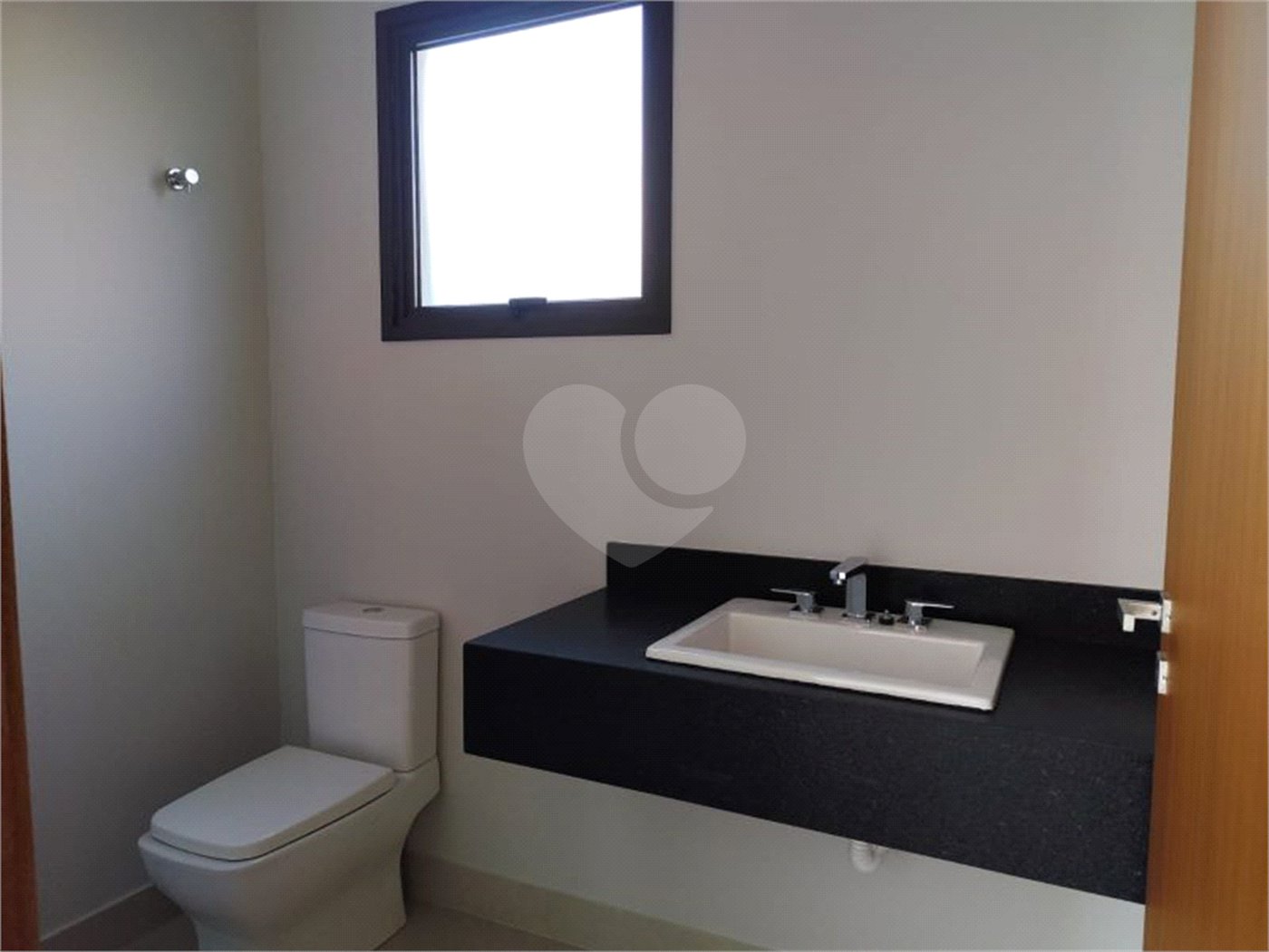 Casa à venda com 3 suítes no condomínio Recanto das Palmas, Vinhedo - SP