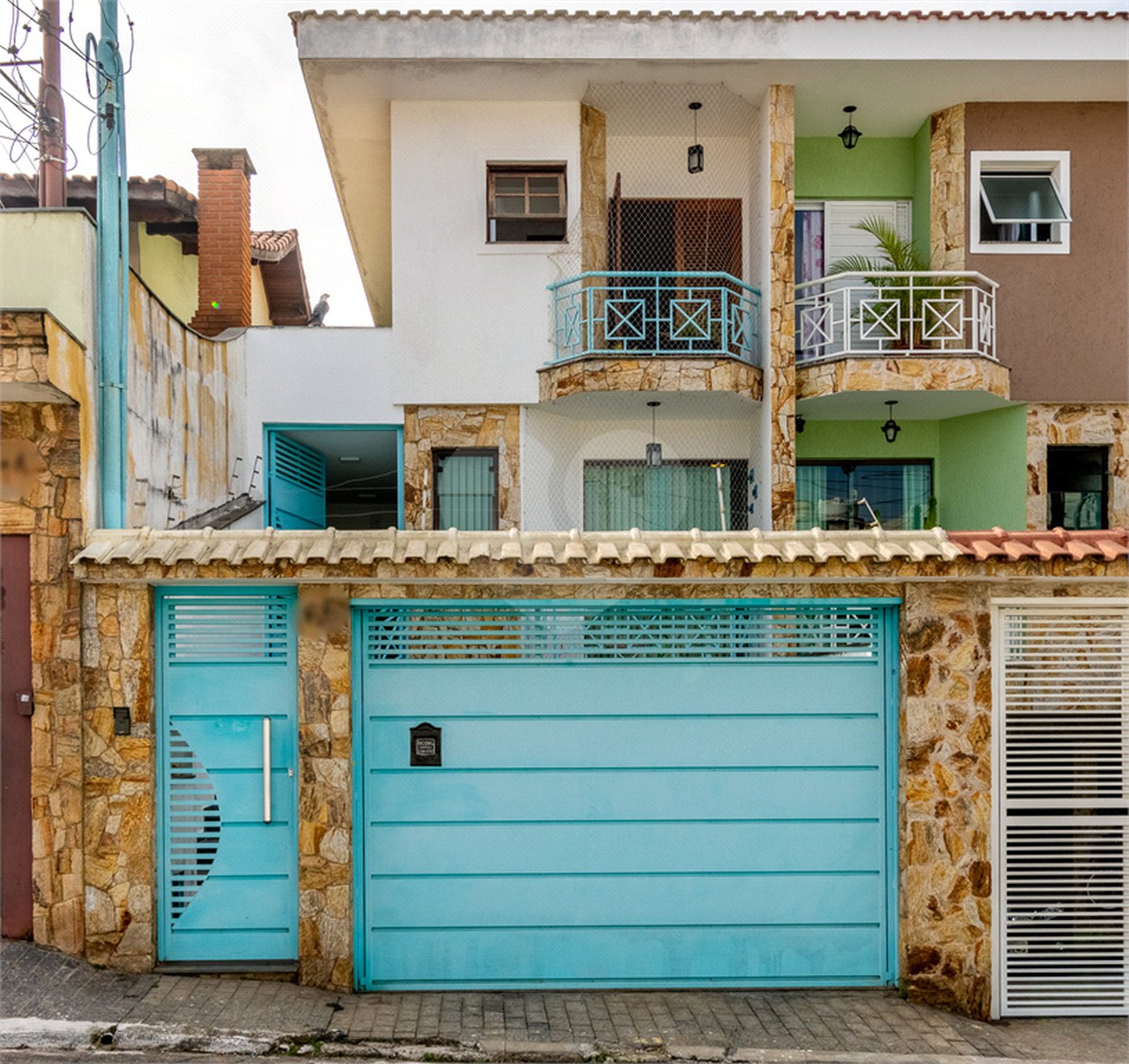 Sobrado à venda com 4 quartos, sendo 3 suítes, em Vila Gustavo, São Paulo, SP