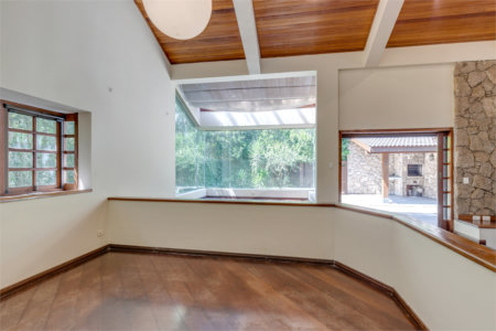 Casa à venda com 5 quartos, sendo 3 suítes, no condomínio Granja do Morumbi, São Paulo - SP