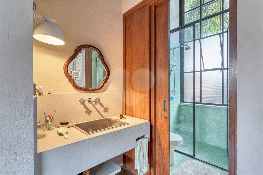 Sobrado à venda com 5 quartos, sendo 4 suítes, em Alto da Boa Vista, São Paulo, SP