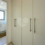 Apartamento de 03 dormitórios sendo 02 suítes com 02 vagas de garagem.