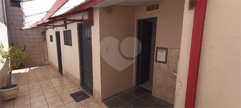 Oportunidade imperdível. Excelente opção de Investimento em Sobrado Comercial a Venda na Lapa. Único na Região.