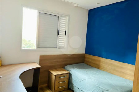 Apartamento de 03 dormitórios sendo 1 suíte e 02 vagas de garagem.