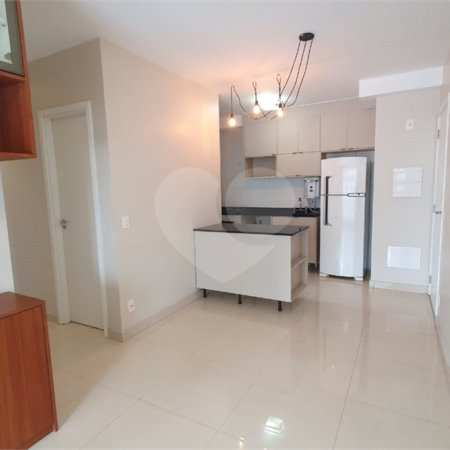 Apartamento à venda com 3 quartos, sendo 1 suíte,  em Pinheiros, São Paulo, SP