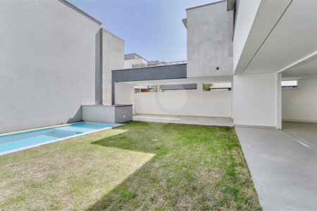 Casa à venda com 4 suítes no condomínio Edifício Jade, São Paulo - SP