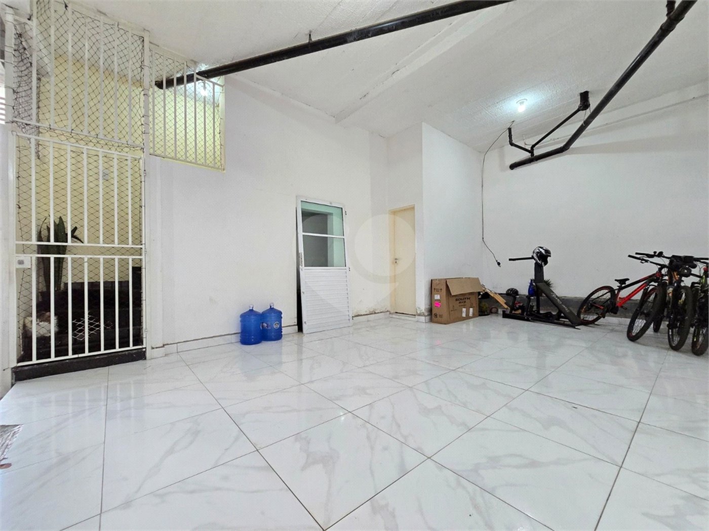 Casa à venda com 3 quartos, sendo 1 suíte, no condomínio Rafaela I, São Paulo - SP