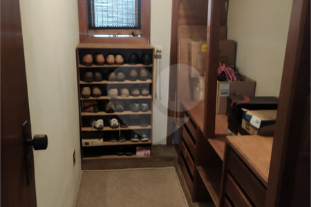 Sobrado à venda com 4 quartos, sendo 1 suíte, em Chácara Monte Alegre, São Paulo, SP