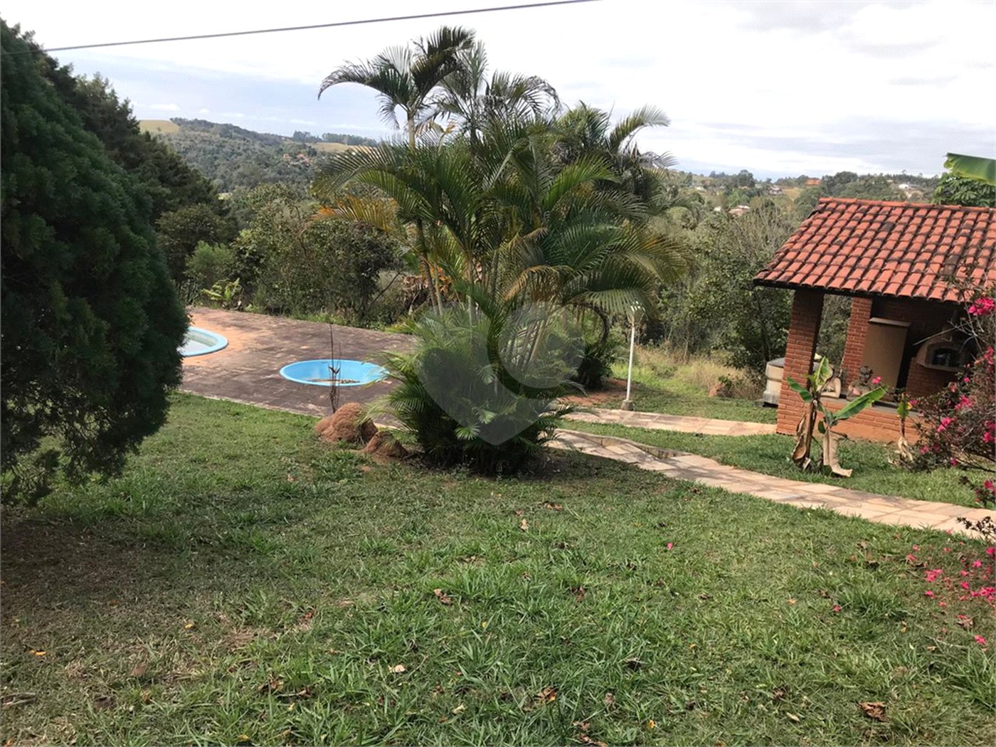 Chácara à venda com 4 quartos, sendo 1 suíte,  em Monterrey, Louveira, SP