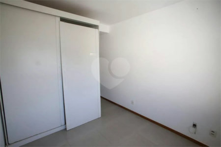 Casa à venda com 4 quartos, sendo 3 suítes, no condomínio Lícia de Alvarenga, Rio de Janeiro - RJ
