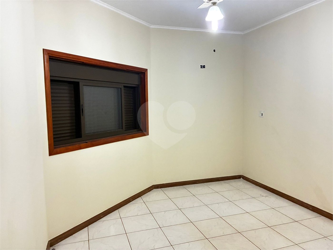 Sobrado para alugar com 4 quartos, sendo 2 suítes,  no Centro, Três Lagoas, MS