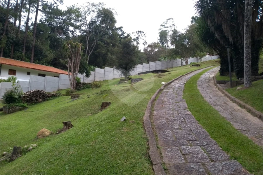 Casa à venda com 3 quartos, sendo 1 suíte, no condomínio Cinco Lagos, Mairiporã - SP