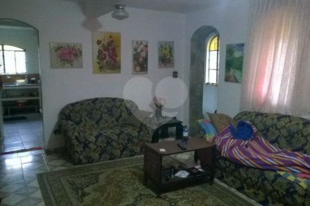 Casa à venda com 4 quartos, sendo 1 suíte, em Santa Teresinha, São Paulo, SP