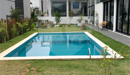 Casa à venda ou para alugar com 4 quartos, sendo 3 suítes, no condomínio Figueira Garden, Atibaia - SP