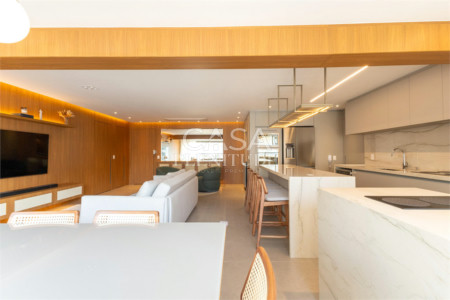 Apartamento à venda com 3 suítes em Moema, São Paulo, SP