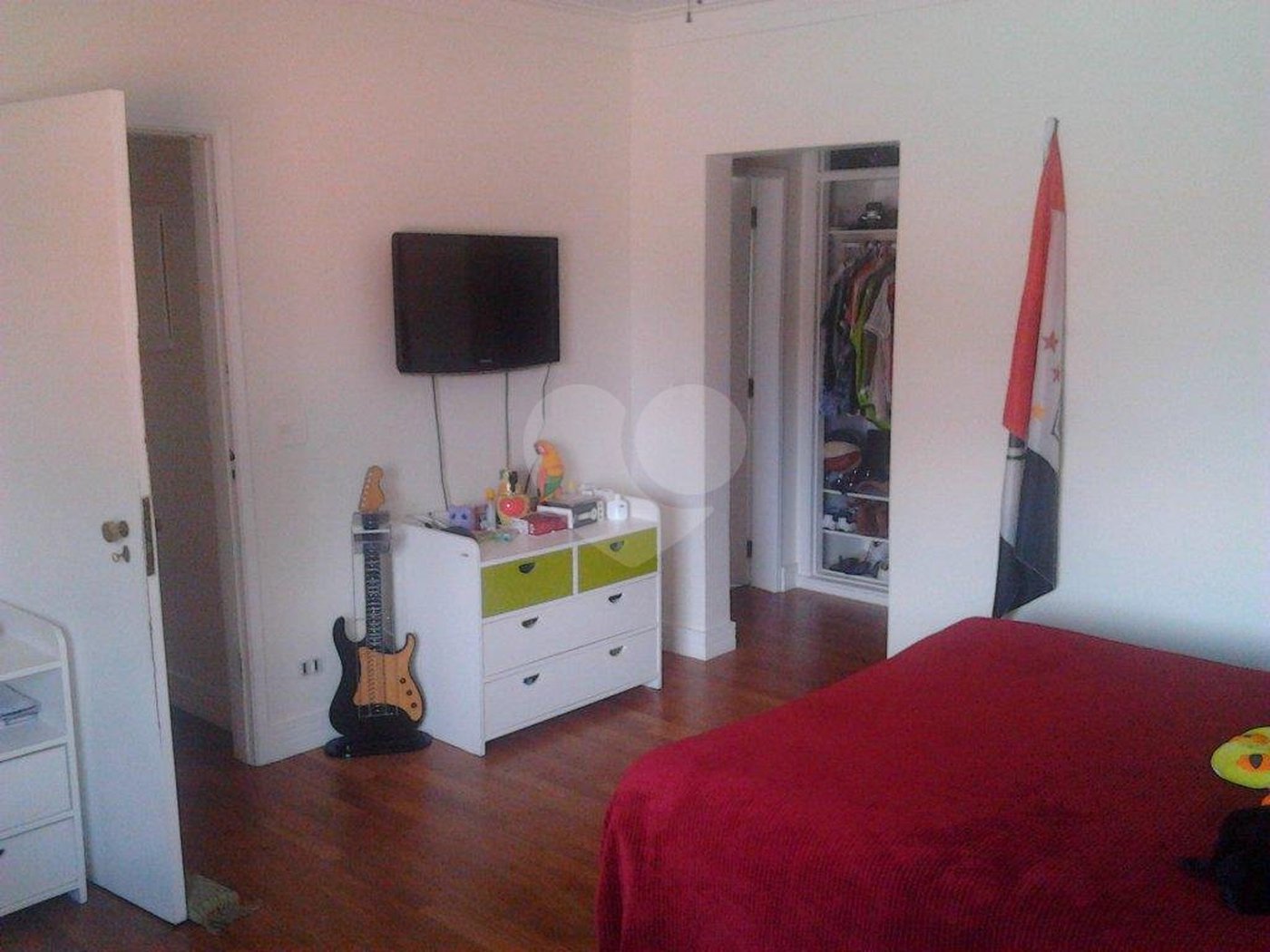 Sobrado à venda com 4 quartos, sendo 1 suíte, em Alto da Boa Vista, São Paulo, SP