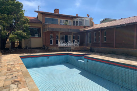 Casa à venda com 4 suítes em Vila Petrópolis, Atibaia, SP