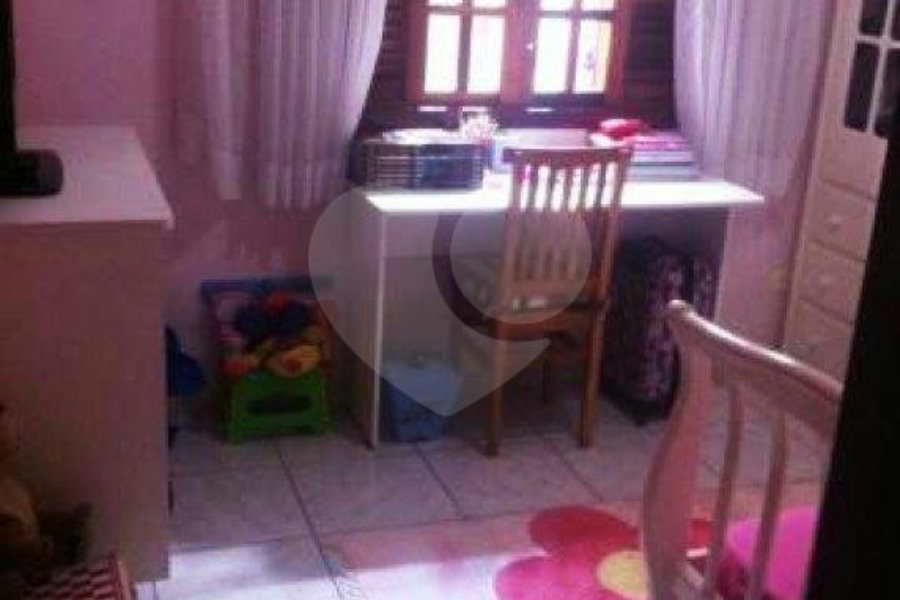 Sobrado à venda com 3 quartos, sendo 1 suíte, em Parque Continental II, Guarulhos, SP
