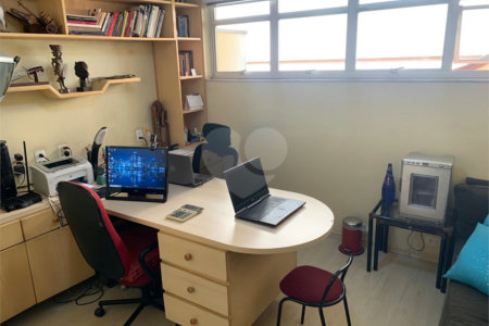 Casa à venda com 4 quartos, sendo 2 suítes, em Vila São Francisco, São Paulo, SP