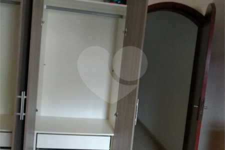 Sobrado à venda com 3 quartos, sendo 1 suíte,  em Residencial Rancho Grande, Itaquaquecetuba, SP