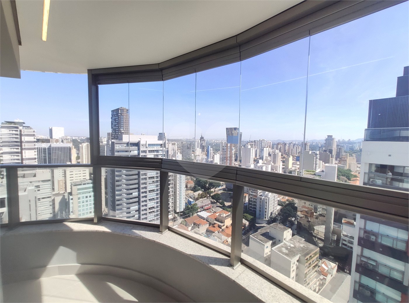 Apartamento à venda ou para alugar com 1 suíte em Pinheiros, São Paulo, SP