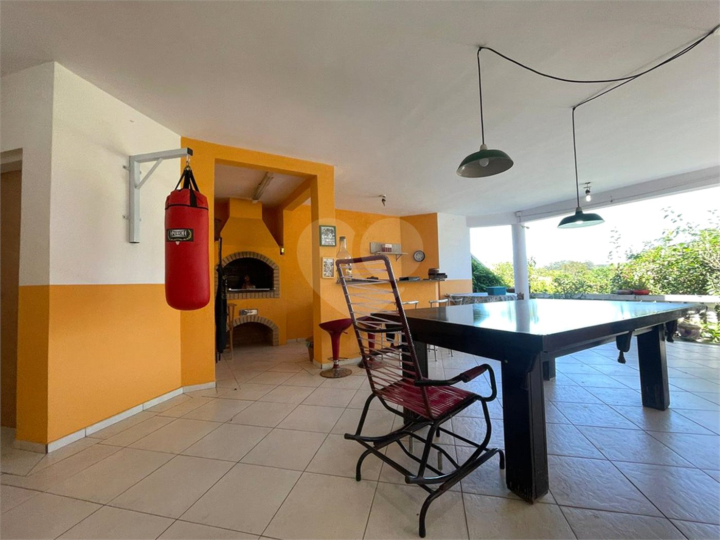 Casa à venda com 4 quartos, sendo 2 suítes, no condomínio Residencial Itatinga I, São Paulo - SP