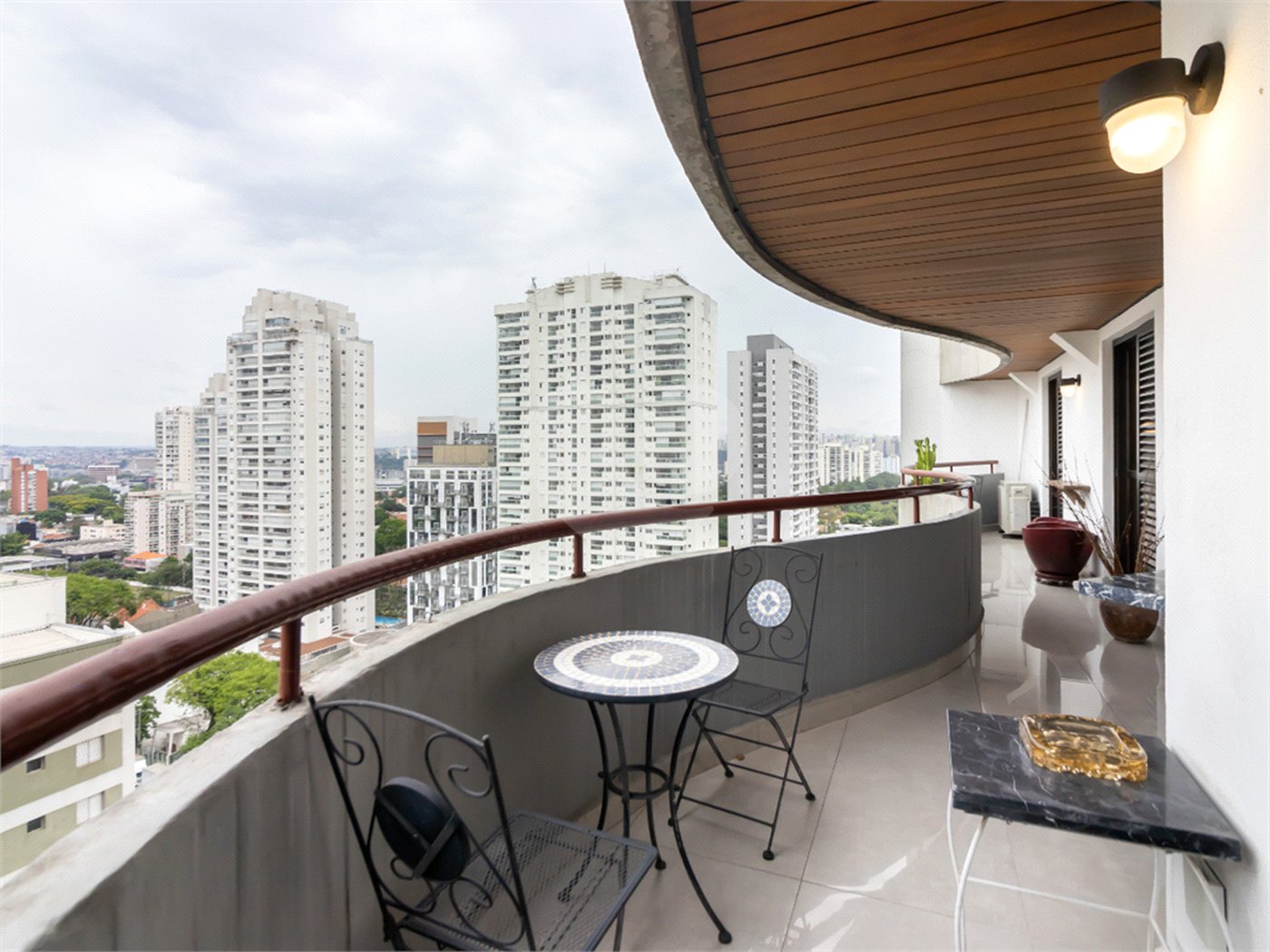 Apartamento à venda com 4 quartos, sendo 2 suítes, em Alto da Boa Vista, São Paulo, SP