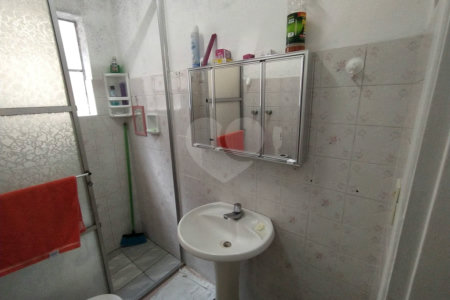 Casa à venda com 6 quartos, sendo 2 suítes, em Chora Menino, São Paulo, SP