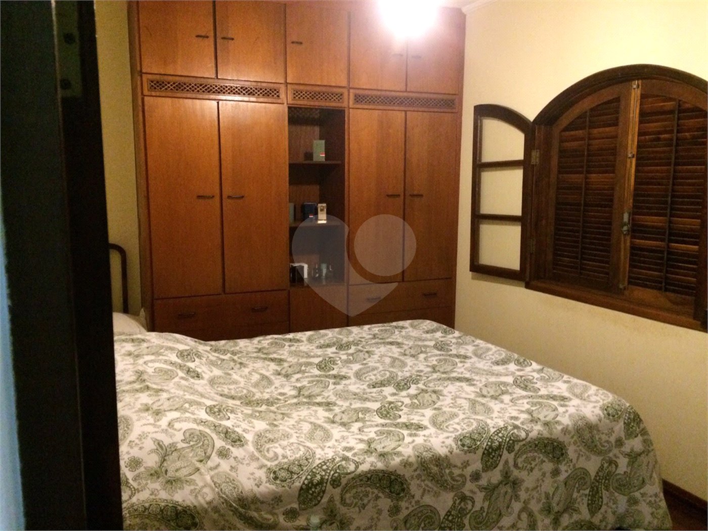 Sobrado à venda com 3 quartos, sendo 1 suíte, em Serra da Cantareira, Mairiporã, SP