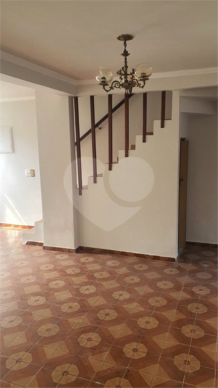 Sobrado à venda com 3 quartos em Vila Nilo, São Paulo, SP