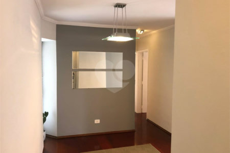 Apartamento Reformado com 2 Quartos à Venda – Vila Olímpia, São Paulo – SP