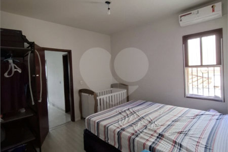 Casa à venda com 6 quartos, sendo 1 suíte,  em Vila Vitória, Mogi das Cruzes, SP