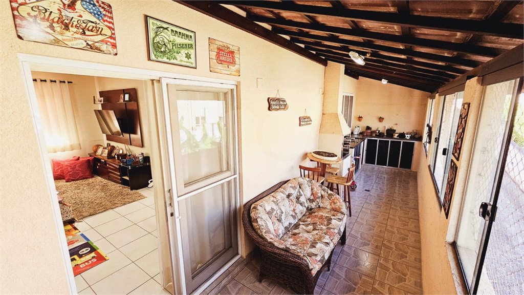 Casa à venda com 4 quartos, sendo 2 suítes, em Jardim Meny, São Roque, SP
