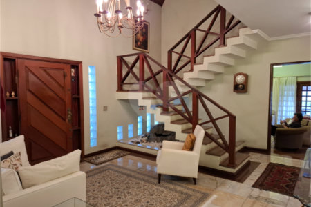 Sobrado à venda com 4 quartos, sendo 2 suítes,  em Jardim Leonor, São Paulo, SP