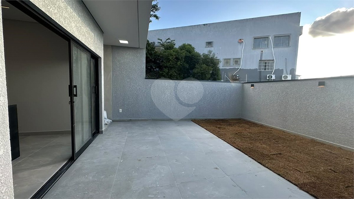 Casa à venda com 2 quartos, sendo 1 suíte,  no condomínio Portal dos Sabiás, Itu - SP
