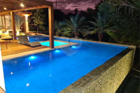 Casa à venda com 4 quartos, sendo 2 suítes,  no condomínio Praia Bella, Mata de São João - BA