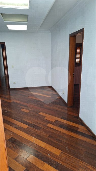 Sobrado para alugar com 4 quartos, sendo 3 suítes, em Vila Nivi, São Paulo, SP