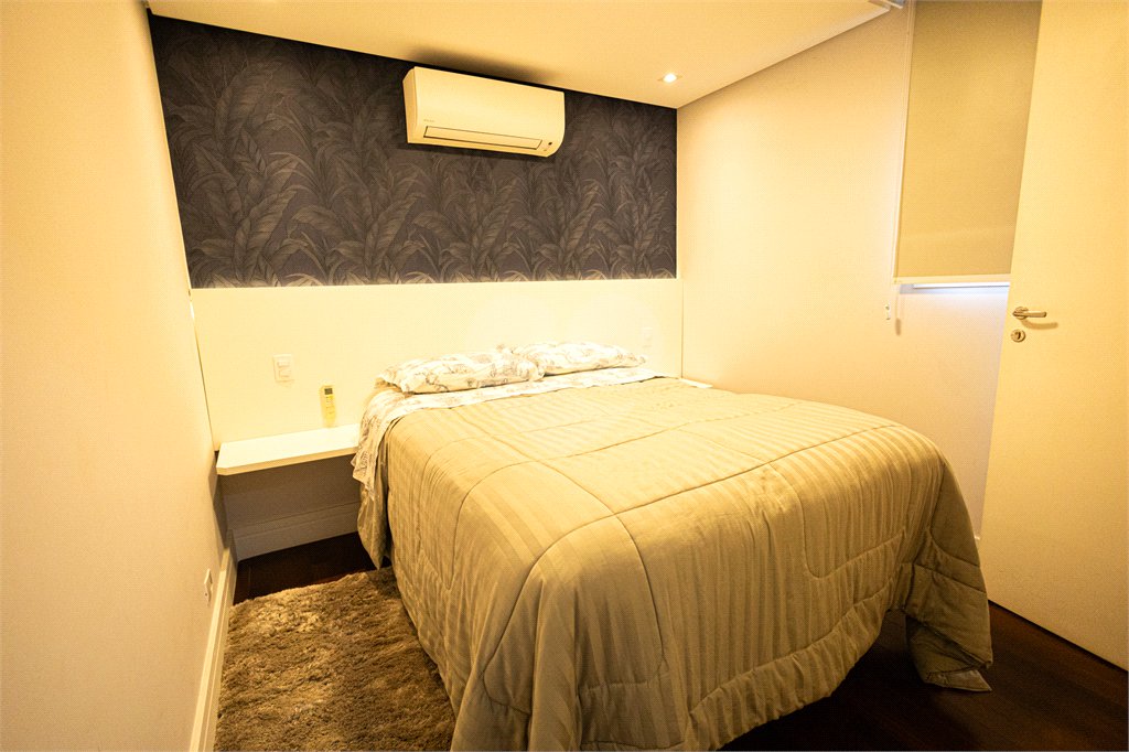 Apartamento à venda com 5 quartos, sendo 4 suítes,  em Parque Reboucas, São Paulo, SP