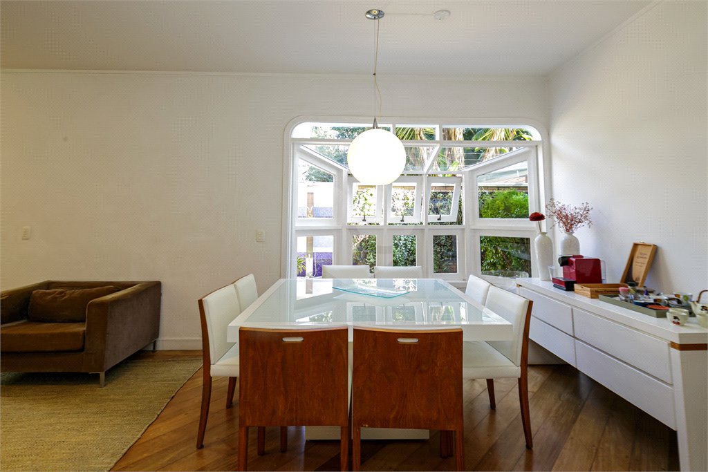 Casa à venda com 4 quartos, sendo 2 suítes, no condomínio Parque das Arvores, São Paulo - SP