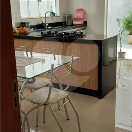 Casa à venda com 3 quartos, sendo 1 suíte,  em Vila Galvão, Guarulhos, SP