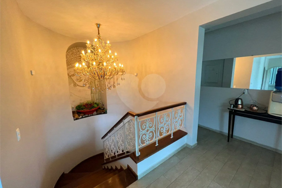 Casa à venda com 6 quartos, sendo 5 suítes, no condomínio Alpes da Cantareira, Mairiporã - SP