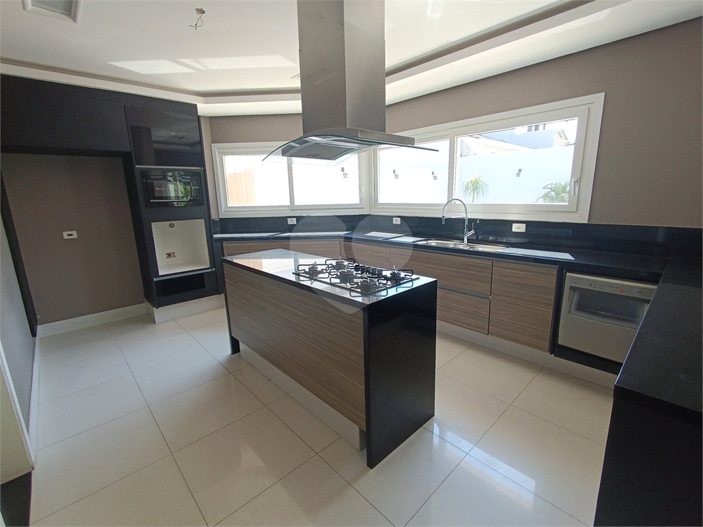 Casa à venda com 4 quartos, sendo 2 suítes, no condomínio Terras de Santa Adélia, Vargem Grande Paulista - SP