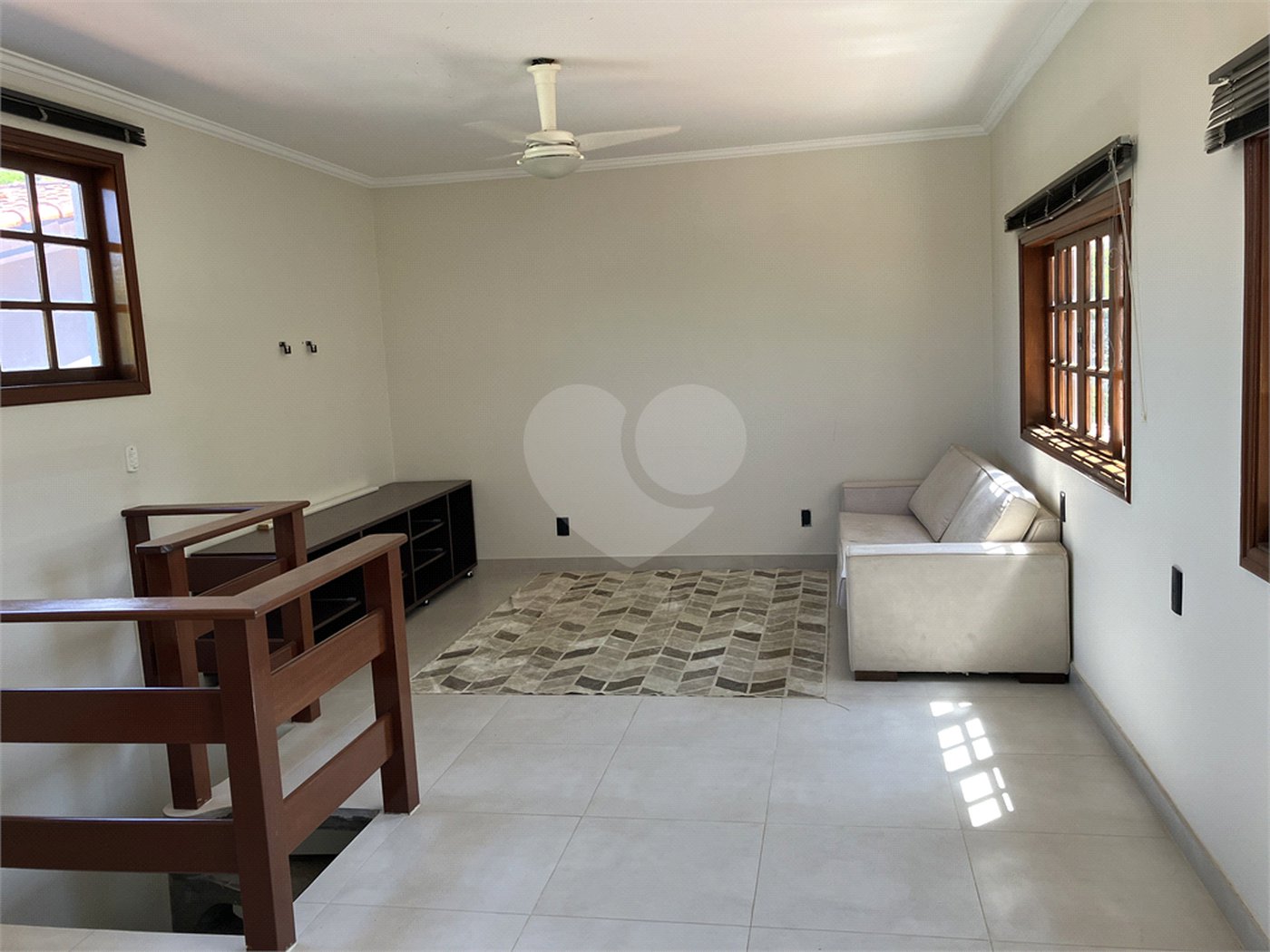 Casa à venda com 4 quartos, sendo 2 suítes, no condomínio Vivendas do Lago, Sorocaba - SP