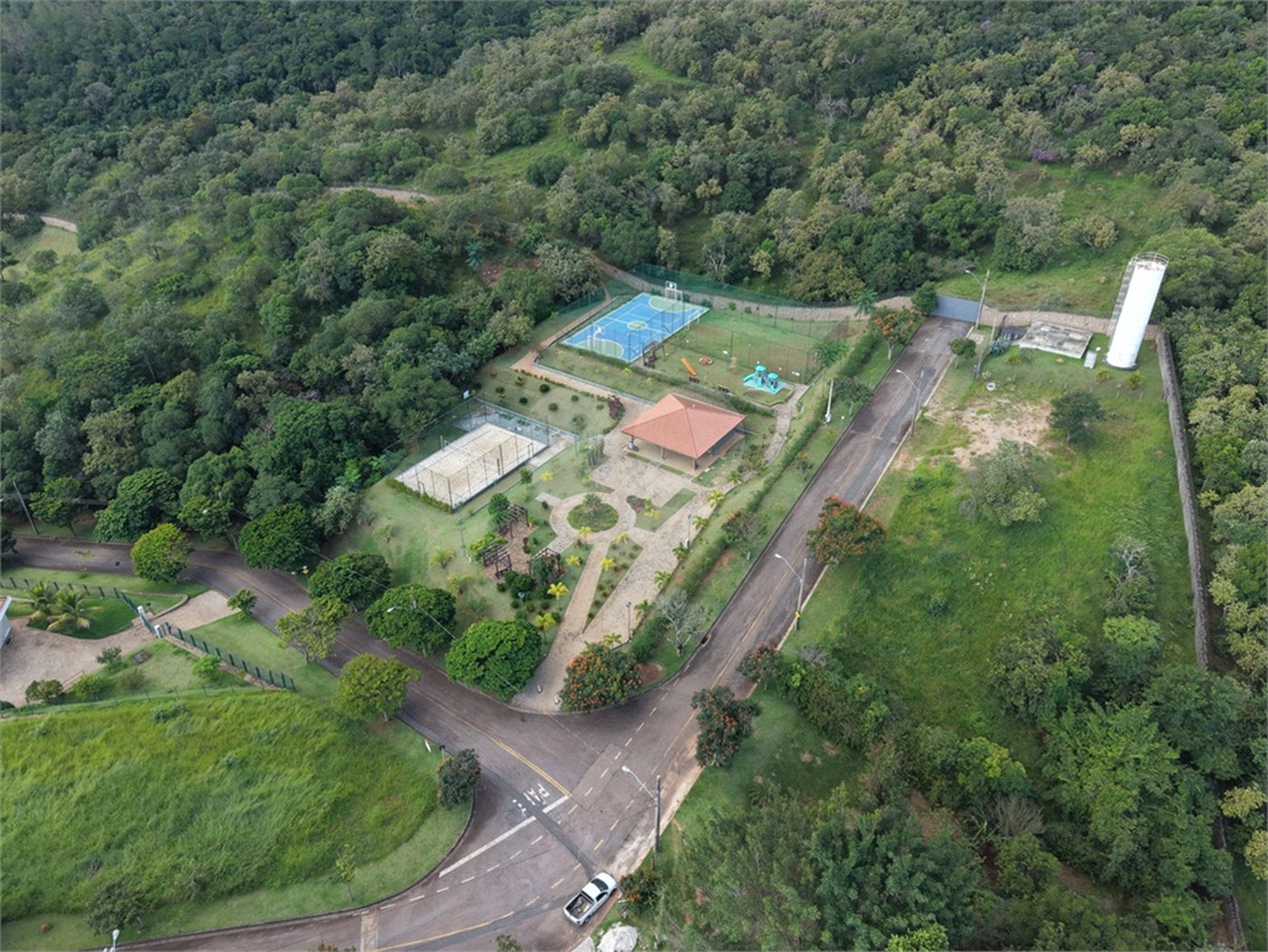 Terreno à venda no condomínio Jardim Primavera, Louveira - SP