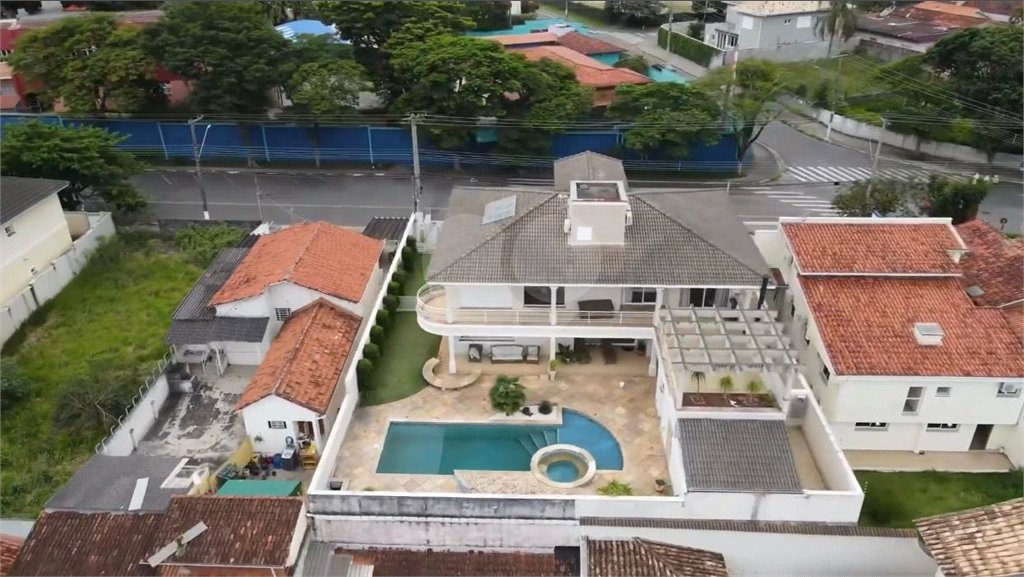 Sobrado à venda com 6 suítes em Vila Santista, Atibaia, SP