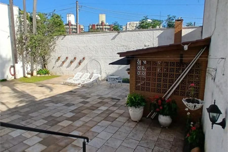 Sobrado à venda com 4 quartos, sendo 2 suítes,  em Jardim Leonor, São Paulo, SP