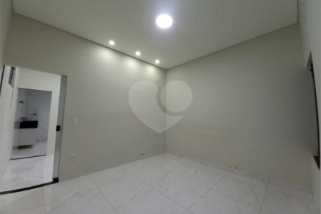 Casa à venda com 3 quartos, sendo 1 suíte,  em Vila Santa Catarina, Dourados, MS