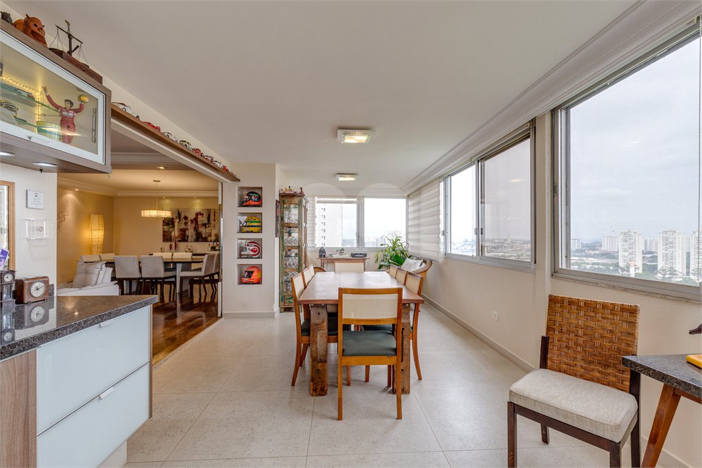 Apartamento à venda com 4 suítes em Jardim Marajoara, São Paulo, SP