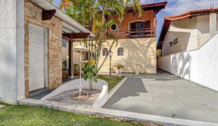 Sobrado à venda com 3 quartos, sendo 1 suíte,  em Interlagos, São Paulo, SP