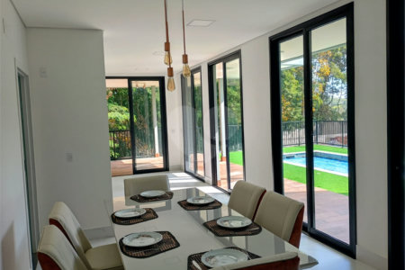 Casa à venda ou para alugar com 4 suítes no Centro, Jambeiro, SP